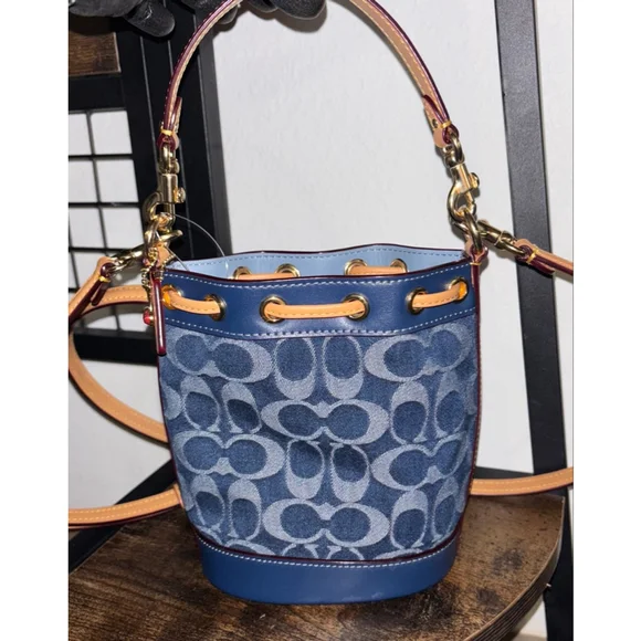 NEW Coach Authentic Denim Signature Monogram Mini Bucket Bag
Luxury Designer - Picture 12 of 14